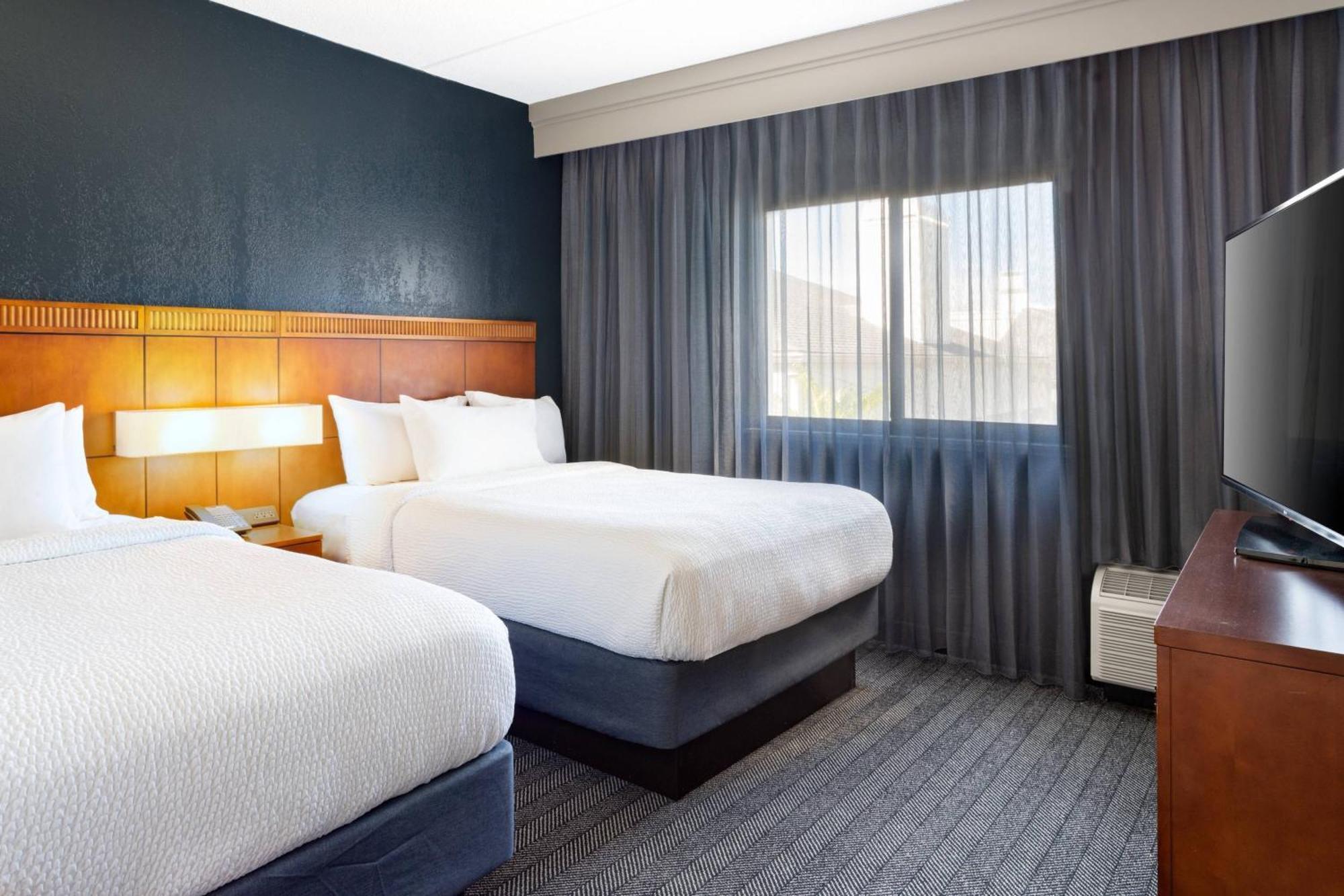คอร์ทยาร์ด แทมปา เวสชอร์/แอร์พอร์ต Hotel ภายนอก รูปภาพ